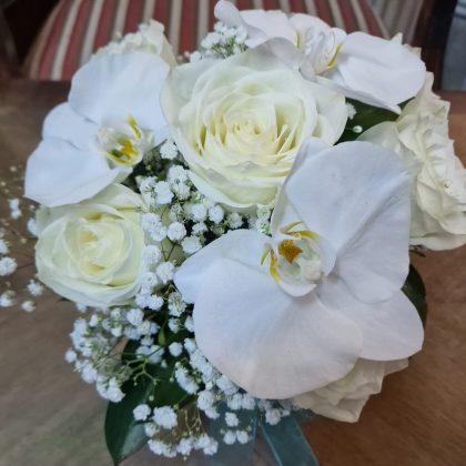 Aranjament cu Phalaenopsis și Trandafiri