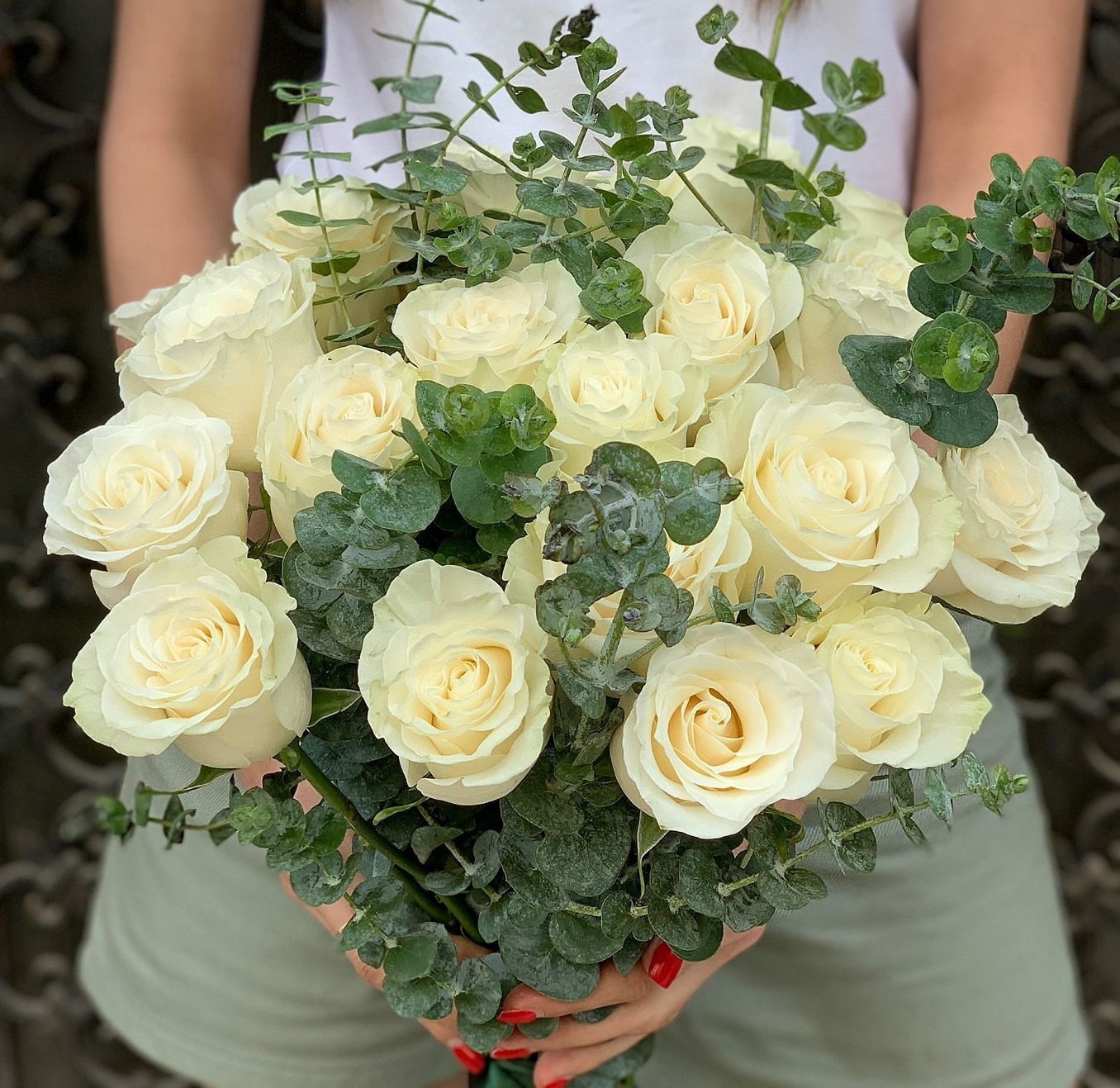 Buchet din 25 de Trandafiri Snow White