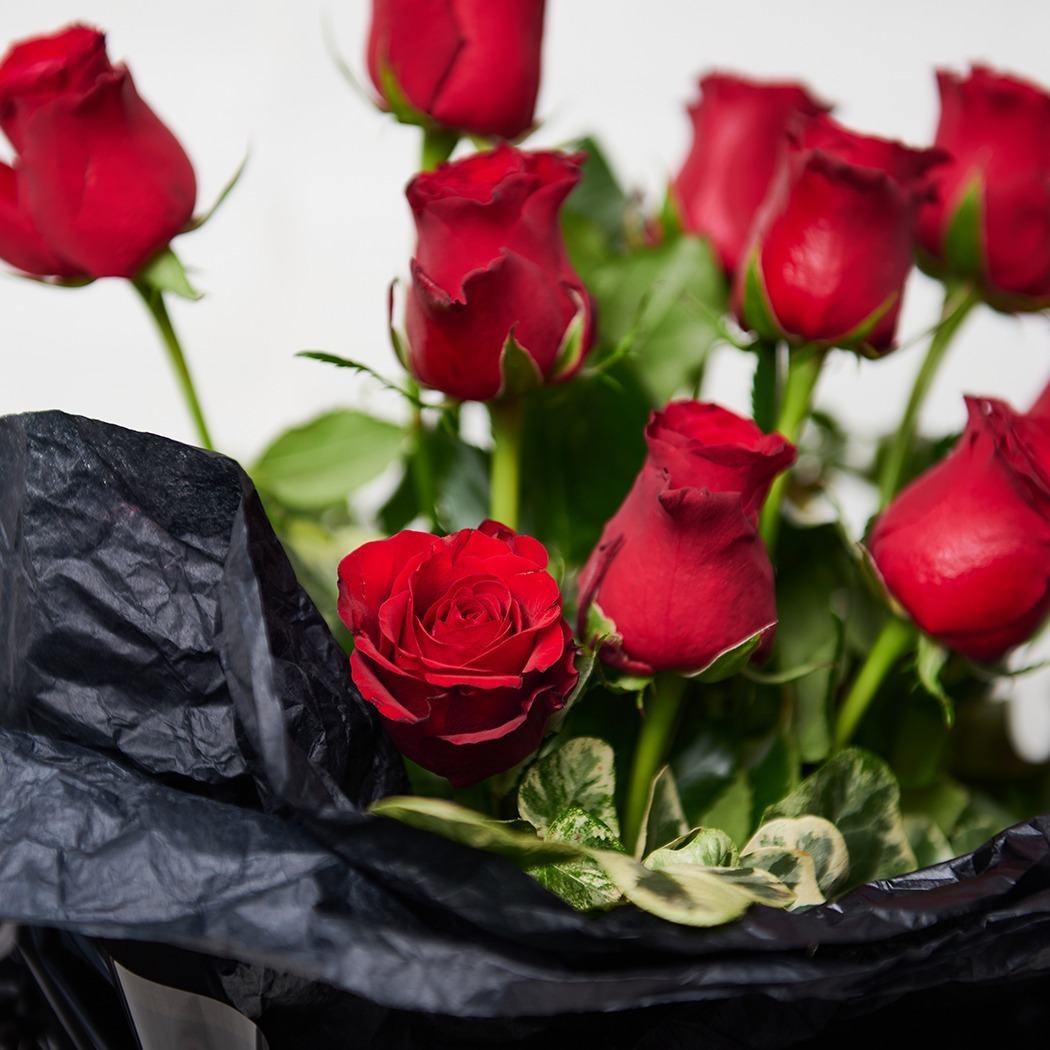 Aranjament Floral din Trandafiri Rosii Red Passion - imagine 2