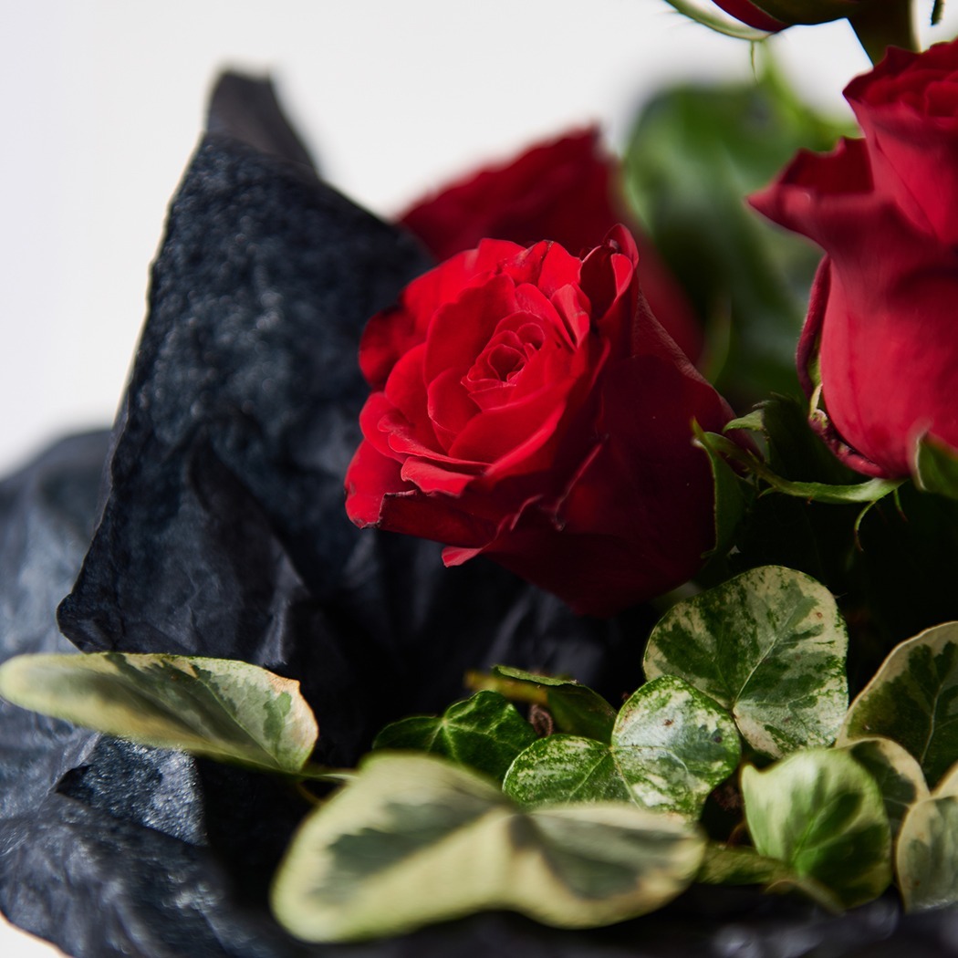 Aranjament Floral din Trandafiri Rosii Red Passion - imagine 3